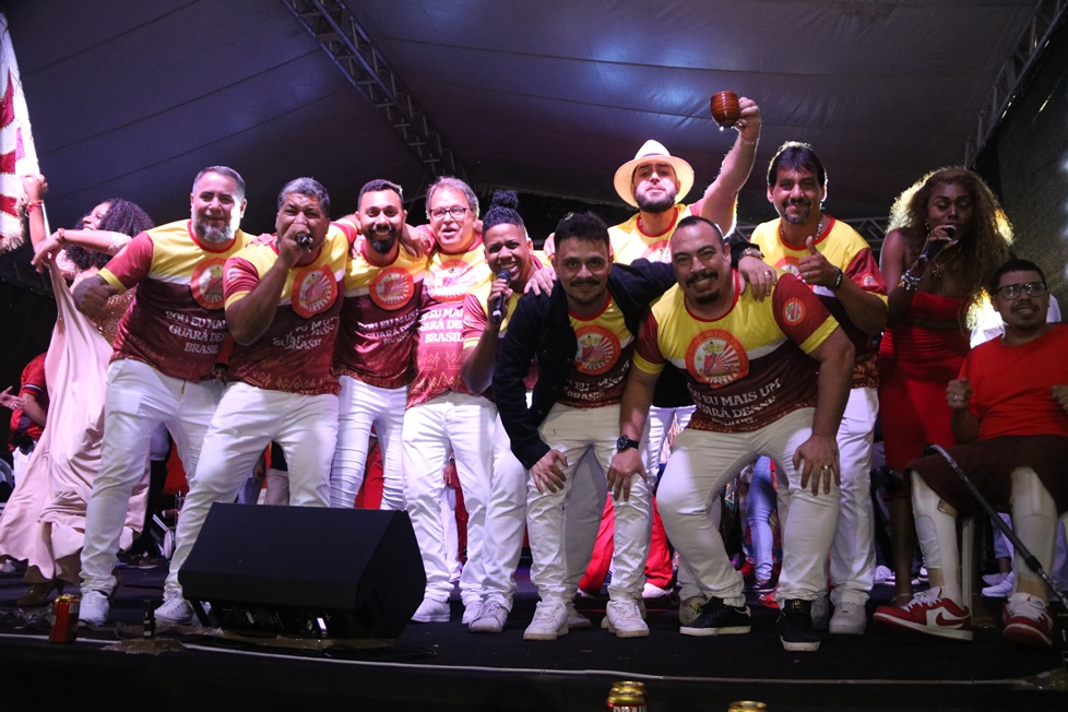‘Maricá é meu país!’ Parceria de Rafael Gigante vence disputa de samba para o Carnaval 2024