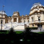 Cláudio Castro recebe a imagem peregrina de São Sebastião no Palácio Guanabara