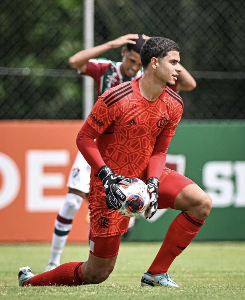 Goleiro do Flamengo que teve câncer é liberado para treino e inicia transição