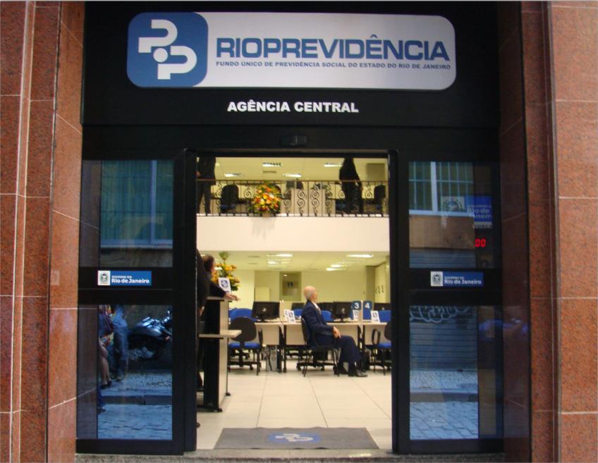 Pensionistas nascidos em março, que não fizeram o recenseamento obrigatório, podem ter o benefício cortado nas próximas folhas
