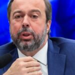 Passado petista de Wladimir deixa família Bolsonaro com pé atrás