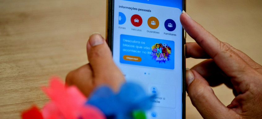 Governo do Estado lança pulseira digital para ajudar a localizar desaparecidos durante o Carnaval