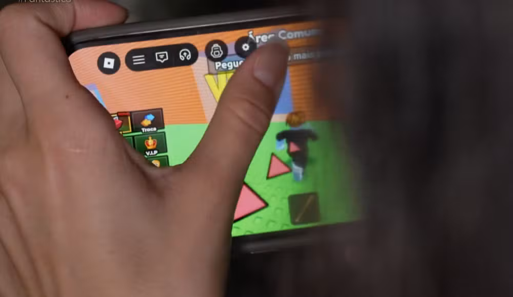 Polícia prende suspeito de criar ‘bailes virtuais’ no Roblox com conteúdo sexual e apologia ao crime