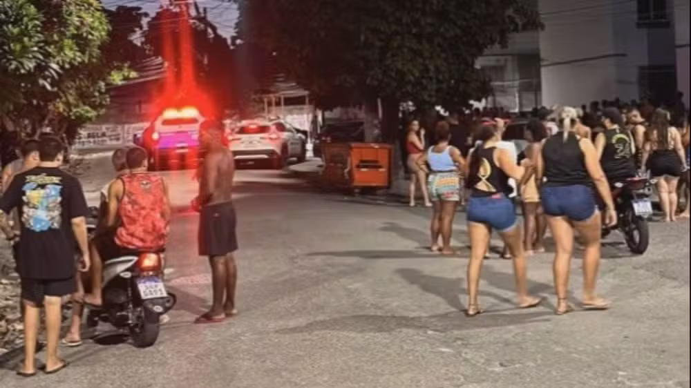 Mulher morre após ter carro atingido em troca de tiros durante perseguição em Cascadura