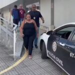 Salto de 5 metros sobre jacarés em esgoto a céu aberto com torcida no Rio viraliza