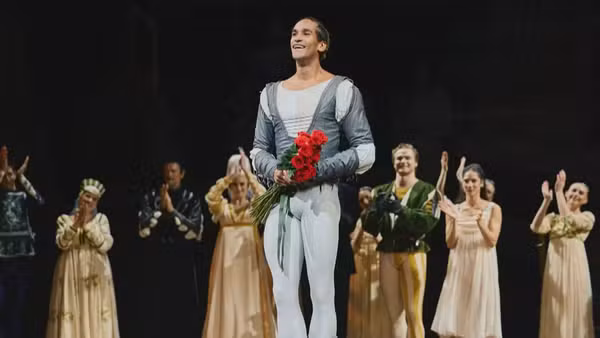 Jovem que cresceu em comunidades do Rio se torna o primeiro bailarino do Australian Ballet